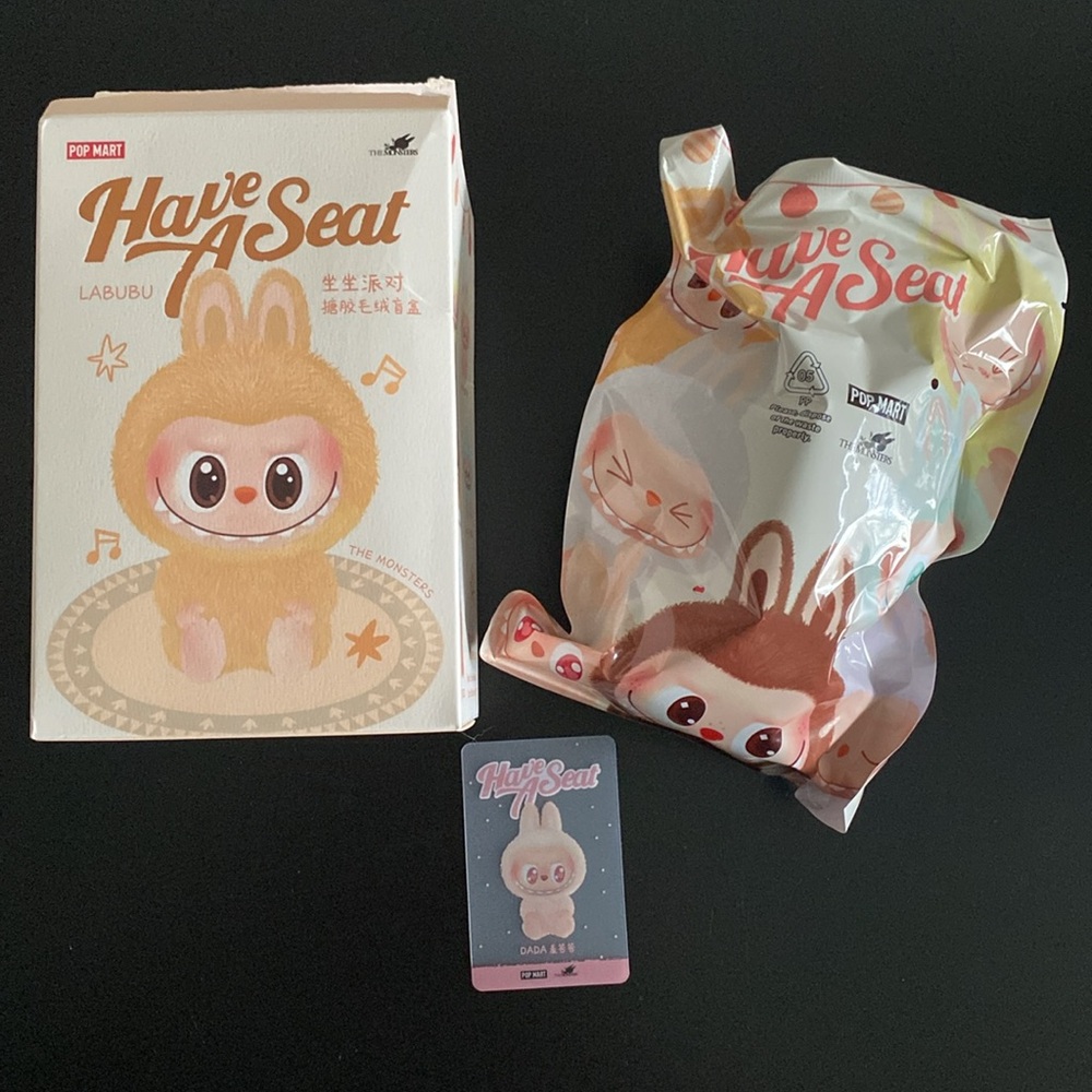 POP MART HAVE A SEAT LABUBU DADA ( PINK)